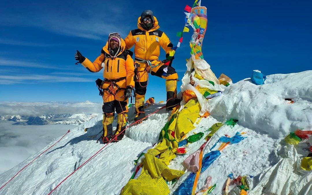 Premieră în alpinismul românesc! Gabriel Băicuș este primul român care a cucerit vârfurile Everest și Lhotse, două dintre cele mai înalte vârfuri ale Planetei, în puțin peste 24 de ore